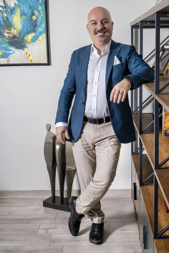 Antalya estetik cerrahi hizmetleri Dr. Gökhan Özerdem ayakta resim